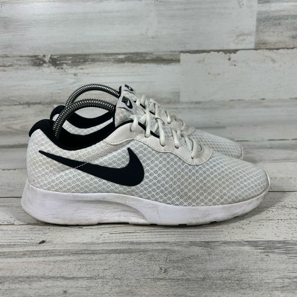 Nike Womens Tanjun Lace Up Running Athletic Sneakers White Size 8.5